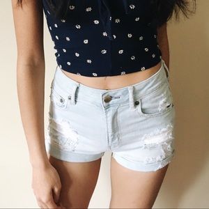 Denim shorts (light wash)